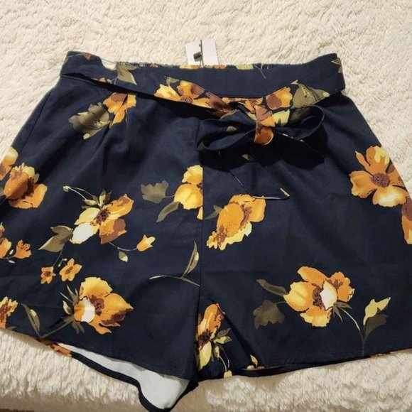Floral High-waisted Shorts - Picture 1 of 3